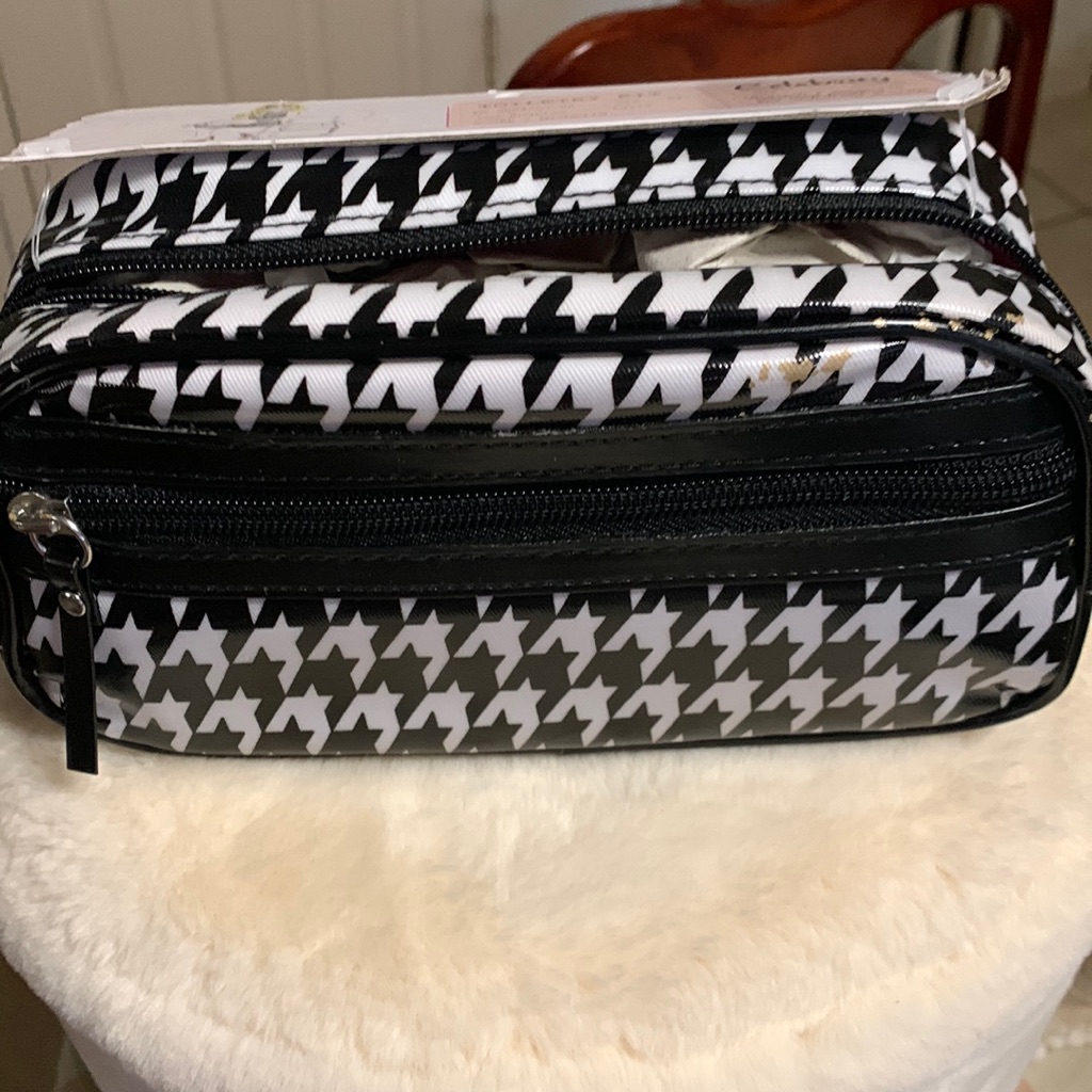 Brand New Toiletry Cosmetic Make Up Kit